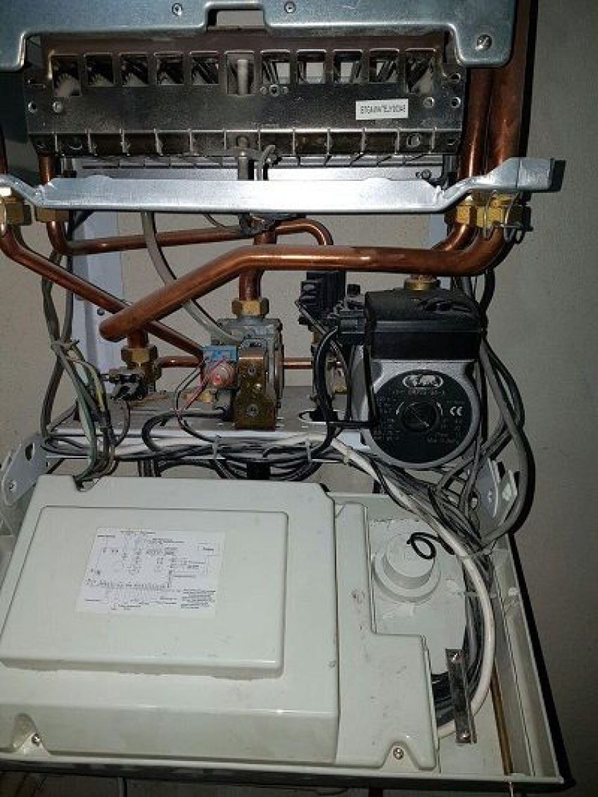 سرویس کامل پکیج ایران رادیاتور در غرب تهران با تاسیساتی شو